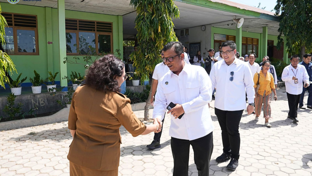 BGN Provinsi Riau Bersama BPOM dan PCO RI Tinjau Pelaksanaan MBG di Kupang