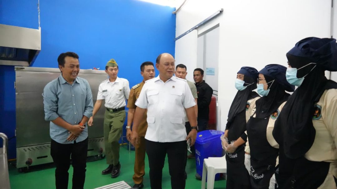 Dorong Ekonomi Rakyat melalui MBG, Kepala BGN Provinsi Riau Pantau SPPG di Bandung