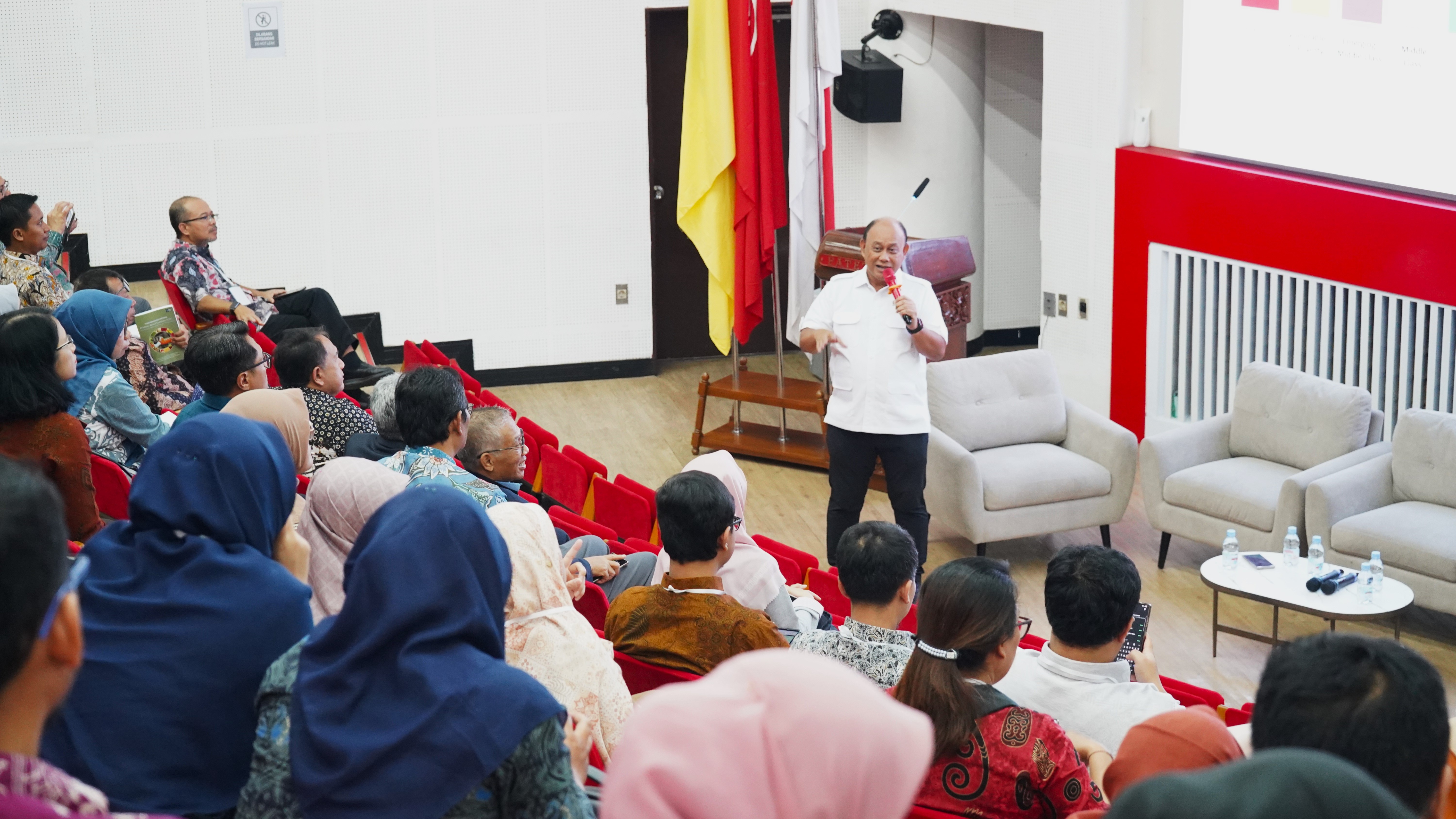Kabadan BGN Provinsi Riau Hadiri Seminar Nasional dan Pertemuan Forum Komunikasi Perguran Tinggi Teknologi Pertanian Indonesia Kebijakan Nasional dan Tantangan 
